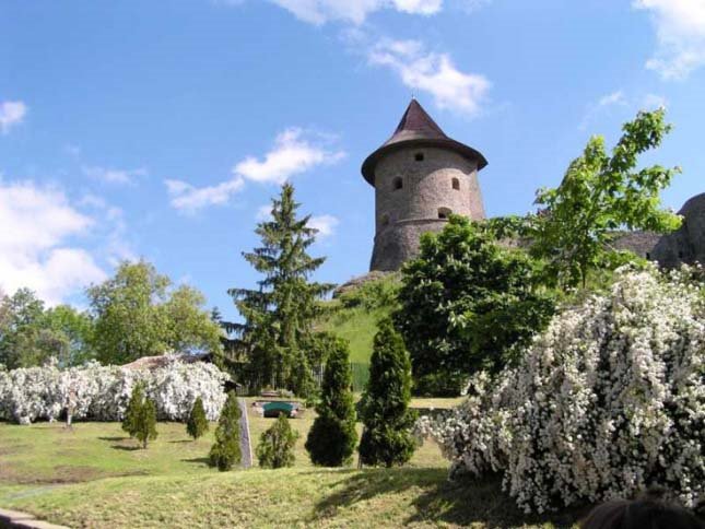 Bazaltorgona-Somoskőn-és-a-vár2